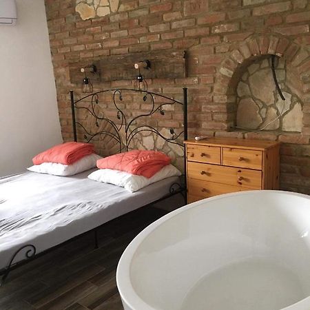 Cuki Apartmanok Dombóvár Bagian luar foto
