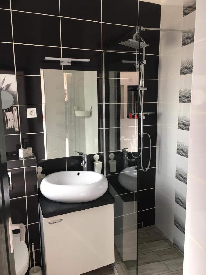 Cuki Apartmanok Dombóvár Bagian luar foto