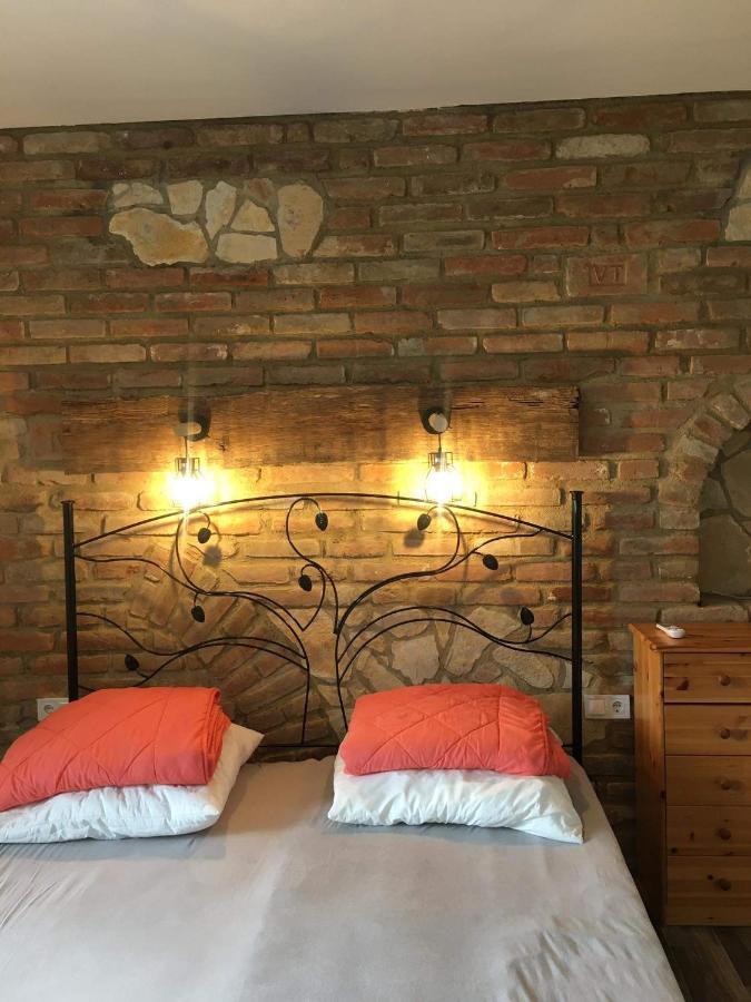 Cuki Apartmanok Dombóvár Bagian luar foto