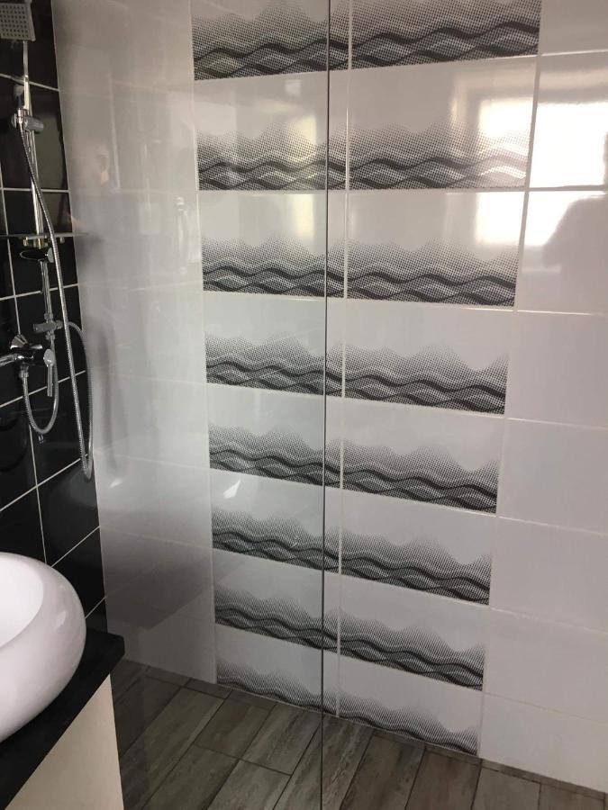 Cuki Apartmanok Dombóvár Bagian luar foto