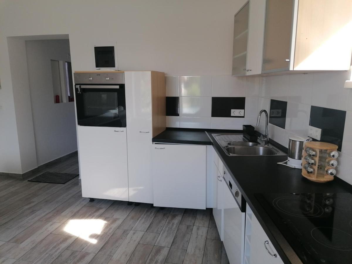 Cuki Apartmanok Dombóvár Bagian luar foto