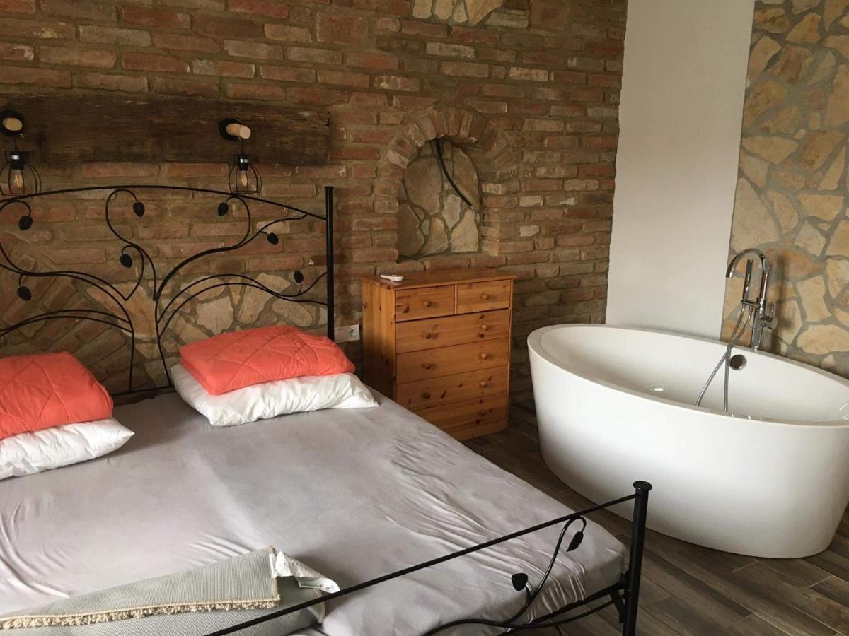 Cuki Apartmanok Dombóvár Bagian luar foto